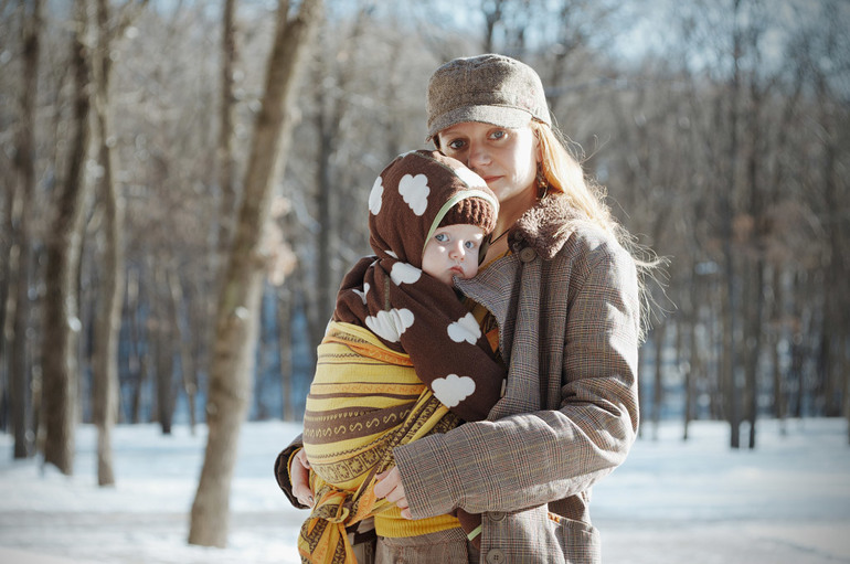 Жёлтый Триколор в снежном декабре.