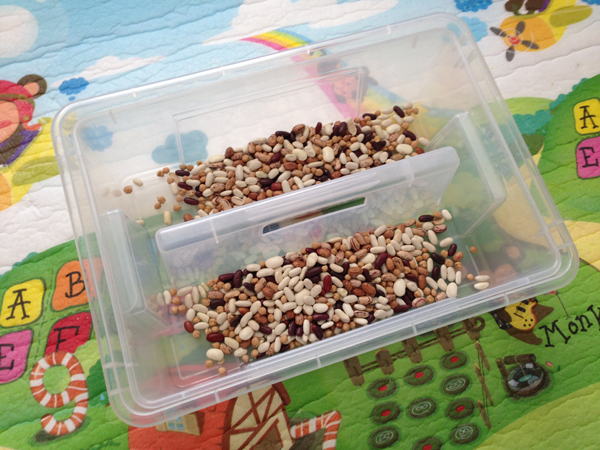 Сенсорная коробочка для двух детей