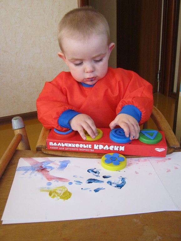 Полина рисует