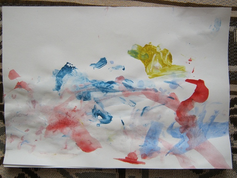 Полина рисует