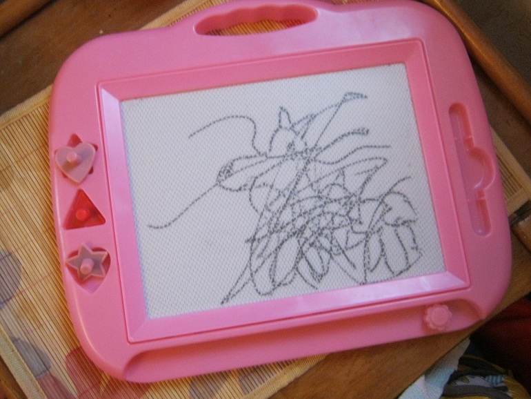 Полина рисует