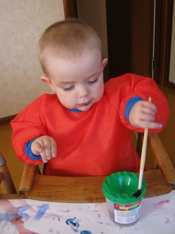 Полина рисует