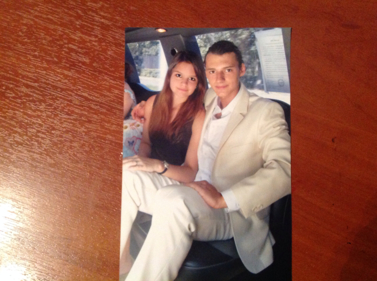 Разбирала фотографии )) какие мы были маленькие  и какие сейчас!!))