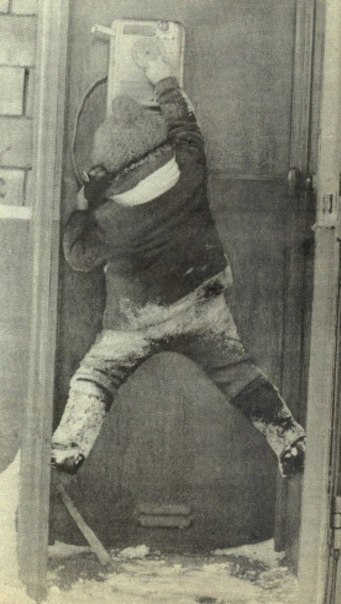 Так раньше звонили маме на работу :)