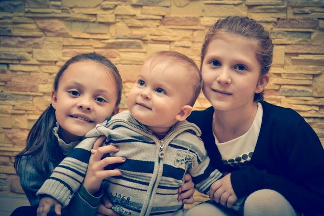 Вот и долгожданные фото со Дня рождения...Все прошло замечательно (только Рома и Юля заболевшие были, подхватили вирус...) Торт получился полностью такой, как я и хотела и на вид и на вкус. Оформление делала сама (теперь буду делать и на заказ) Правда коробочка на фото еще не закончена была. Сейчас она называется