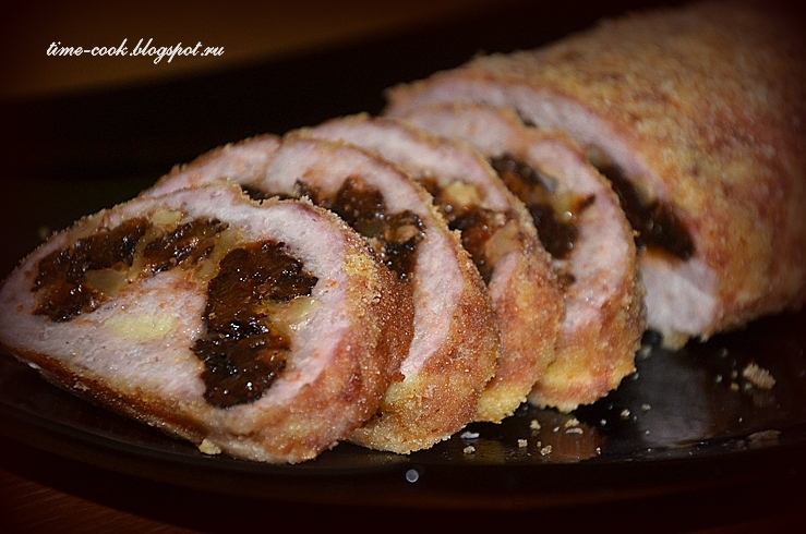 Рулет с черносливом. Мясной рулет с черносливом и грецким орехом. Мясной рулет с черносливом и орехами. Рулет из свинины с черносливом и орехами. Рулет с черносливом и орехами.