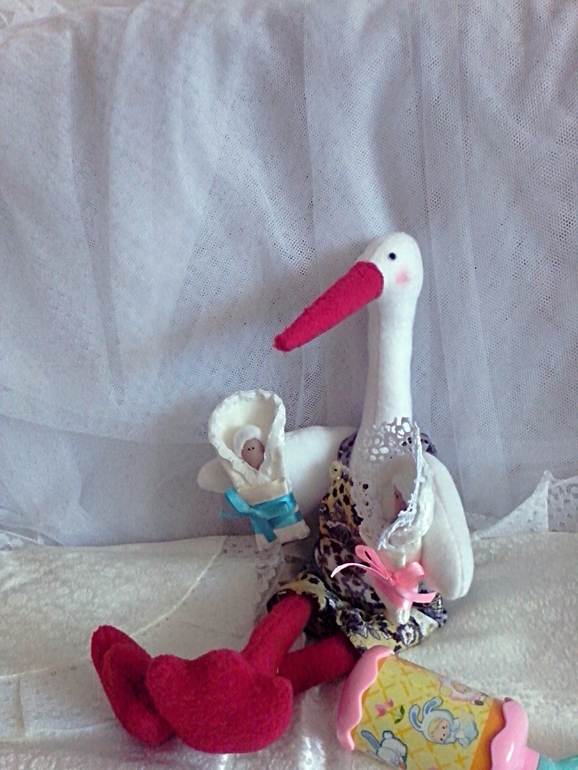 Аисты к вам летят, на счастье горько кричат-