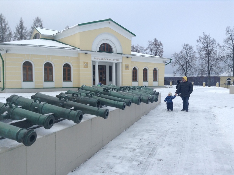 Недаром помнит вся Россия про день Бородина!