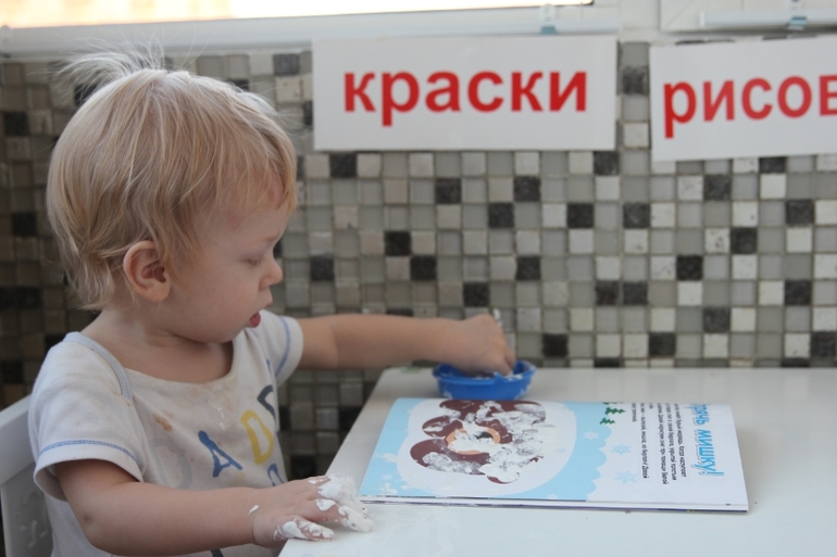 обожает белую краску!
