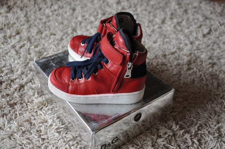 Ищу закупку вот таких ботинок D&G