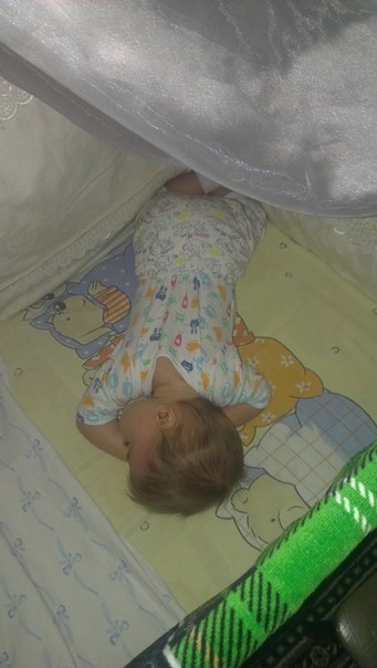 Как приеучить спать ребеночка на подушке и под одеялом?