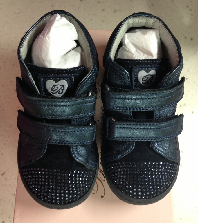 Маленький обувной магазинчик:-)