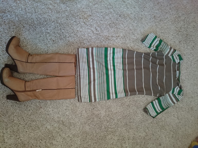 Подходит ли это платье к сапогам?)