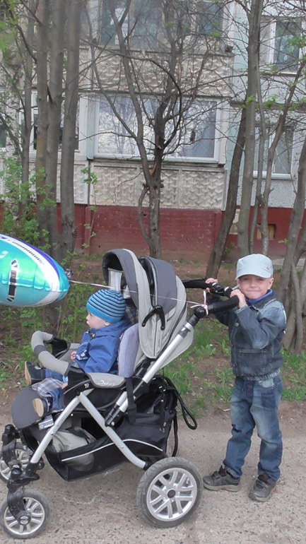 ДР братика и первый раз в игровой комнате))