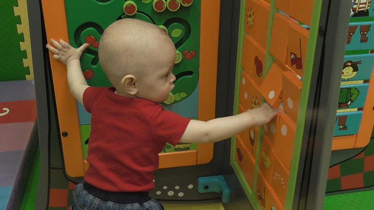 ДР братика и первый раз в игровой комнате))