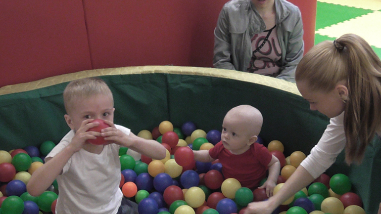 ДР братика и первый раз в игровой комнате))