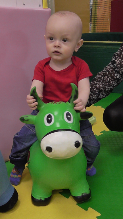 ДР братика и первый раз в игровой комнате))