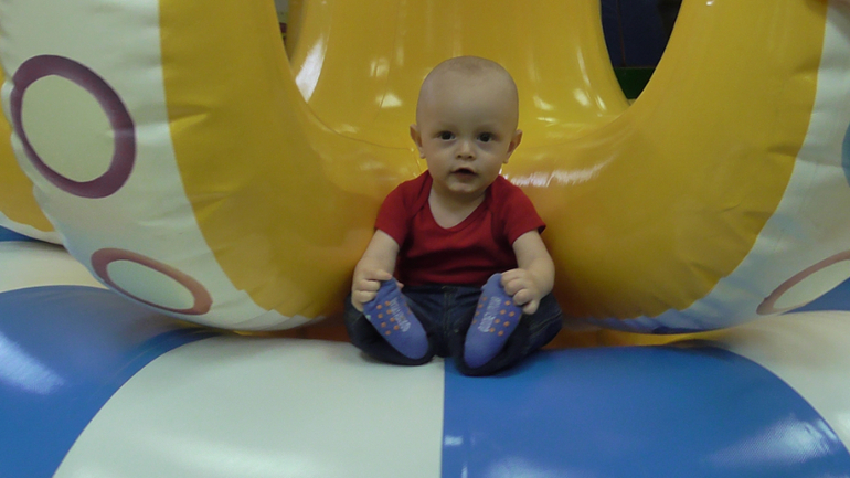 ДР братика и первый раз в игровой комнате))