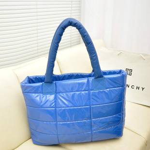 Зимние сумки со скидками от 1900 тенге