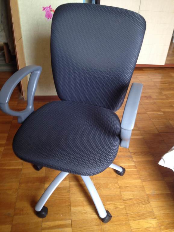 Продам компьютерный стол+кресло