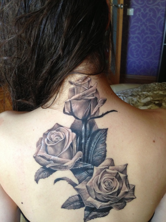 Сделала перекрытие старой татуировки.