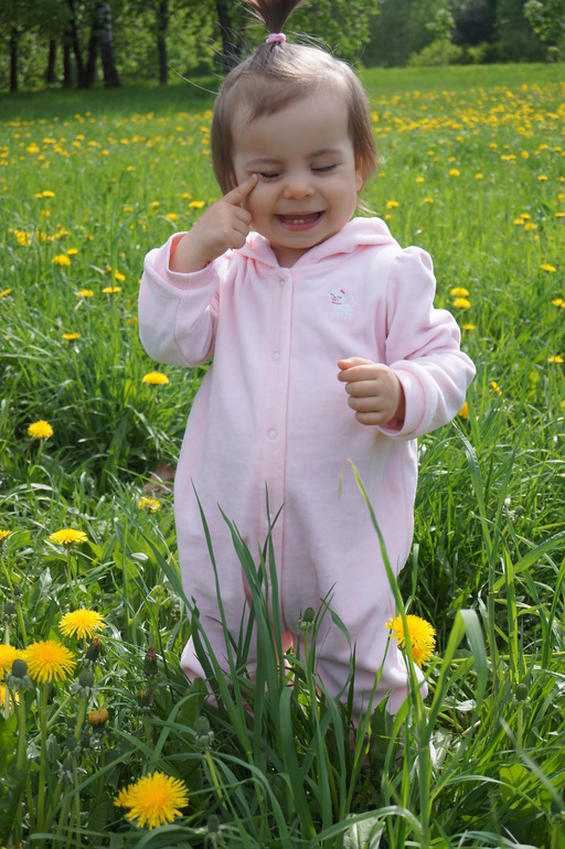 Юля в одуванчиках и Юля -футболистка