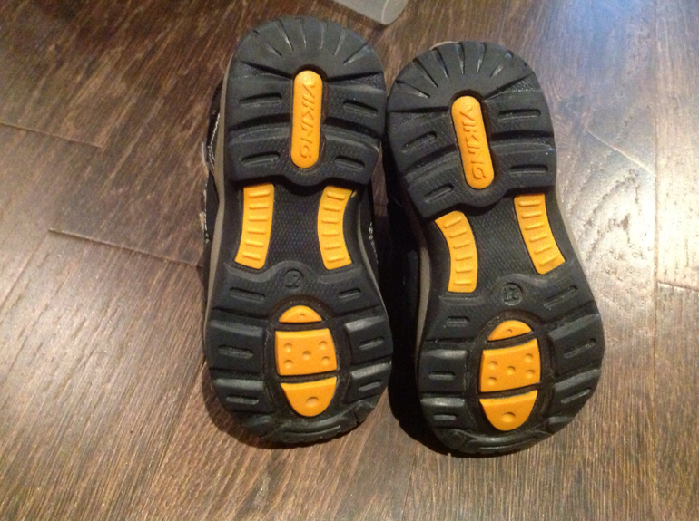 Обувь б/у для мальчика и девочки,размеры разные;почта