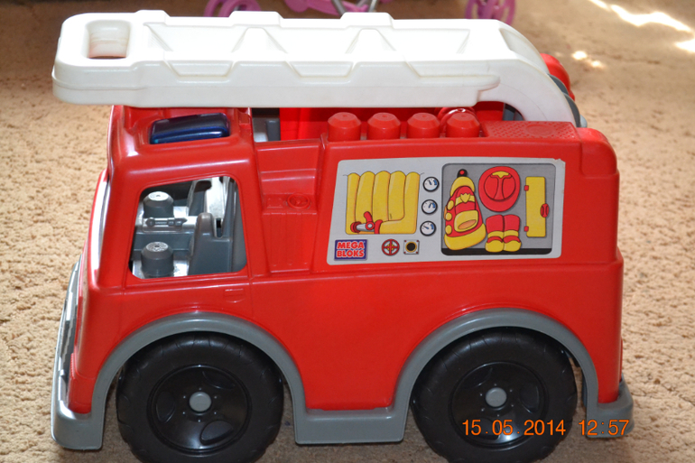 Пожарная машина  Mega Bloks+игрушки-конструктор 800 р.
