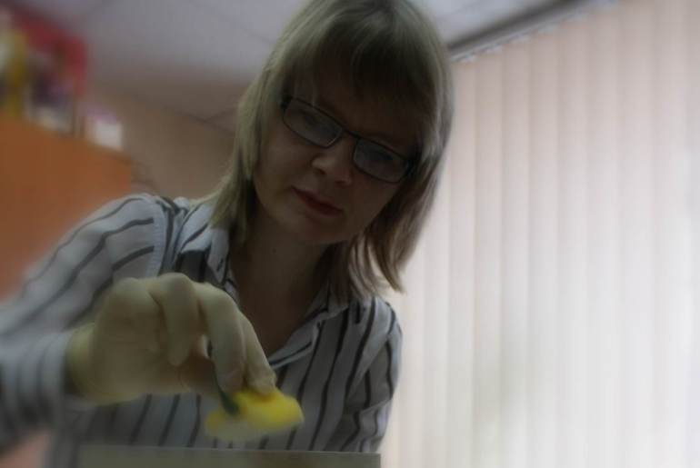 Приступила к заказу на мини-комодик. Серия 3