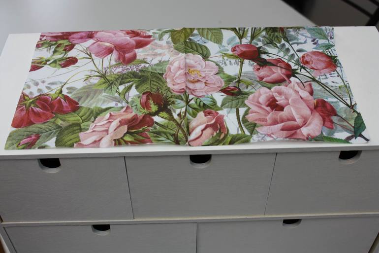 Приступила к заказу на мини-комодик. Серия 4