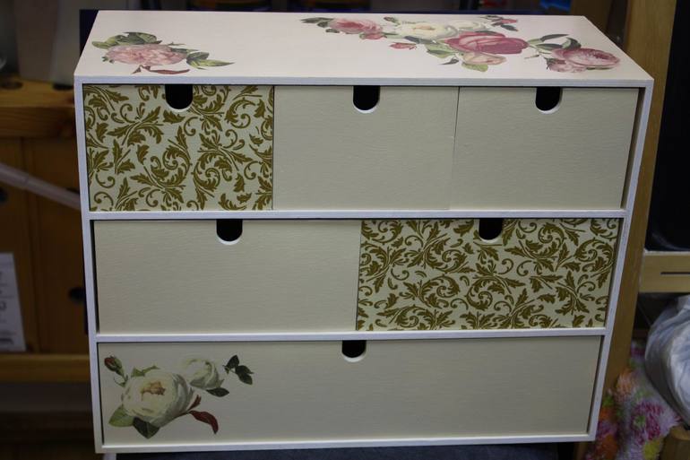 Приступила к заказу на мини-комодик. Серия 8