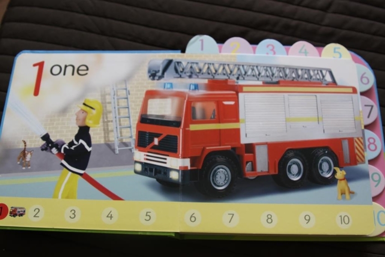 Знакомимся с Профессиями в 2.2 года