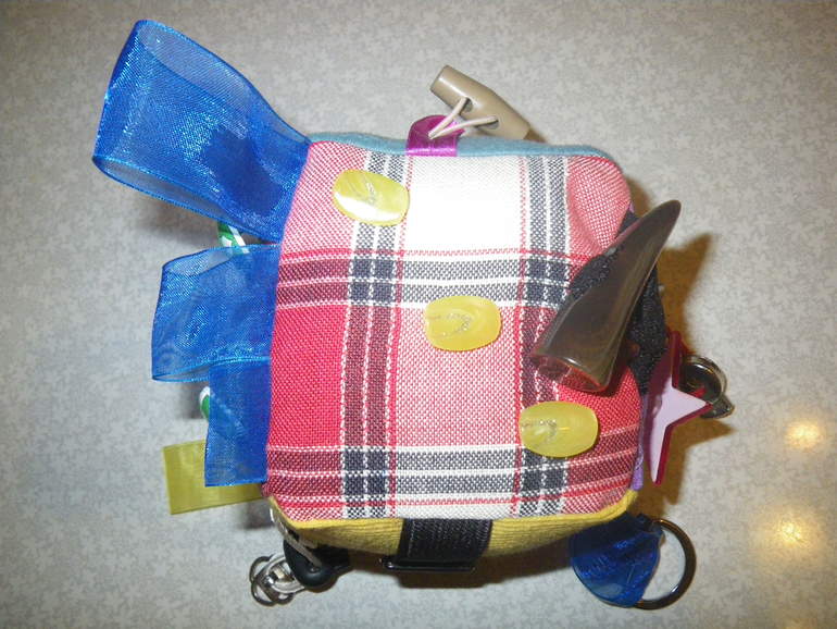 Нашились из клетки подарочки...