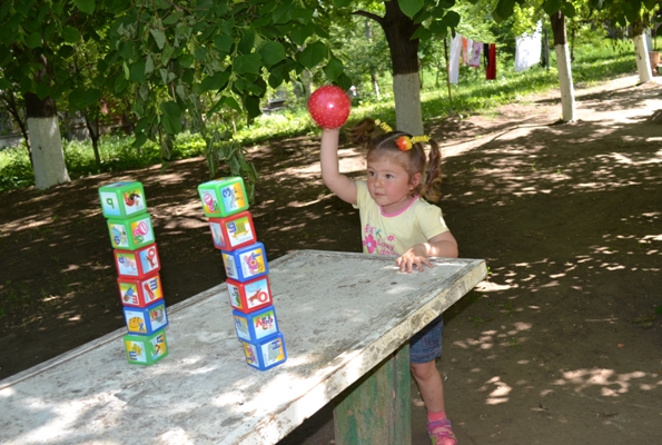 Игры на улице. Домик для фей