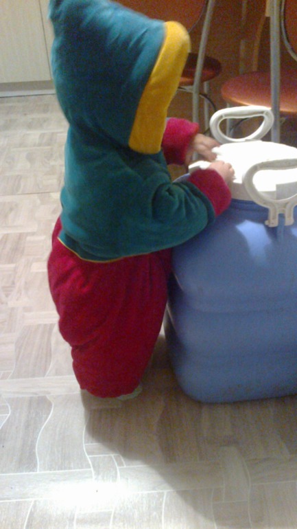 10 мес 16 дней) видео ходьбы, ну и просто фото)