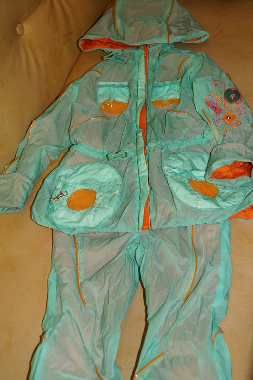 Весенний комплектик на девочку,рост 104(большемерит),регион,вышлю почтой, 750руб.