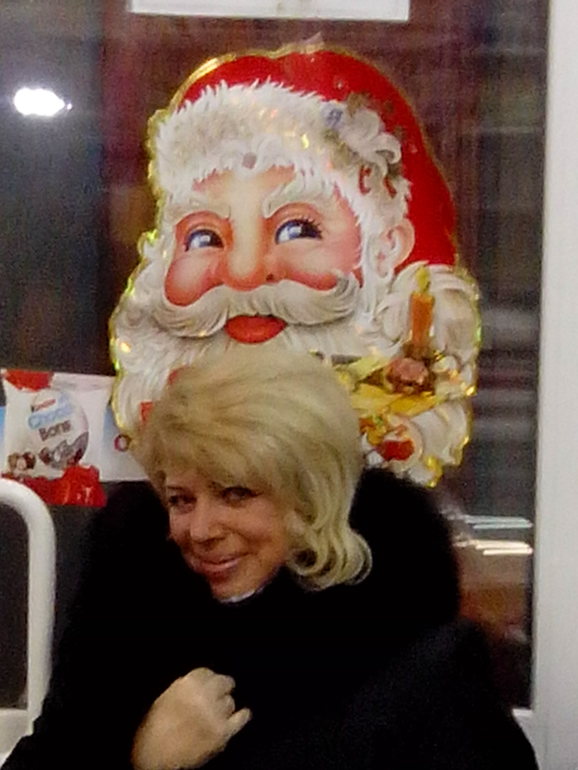 сколько лет даме на фото ?