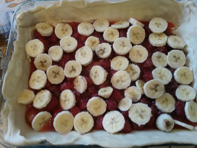 Котлетки из киноа, фунчеза с грибами и клубнично-банананово-шоколадный пирог на десерт