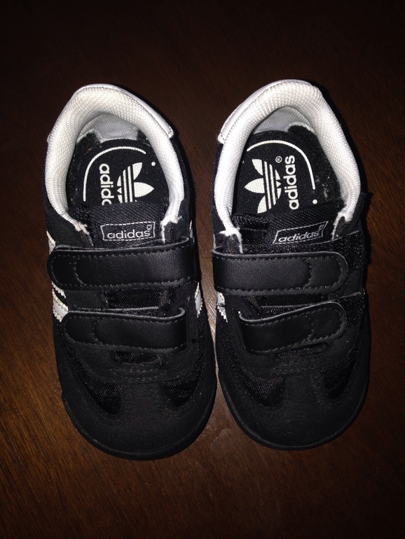 Кроссовки Adidas.