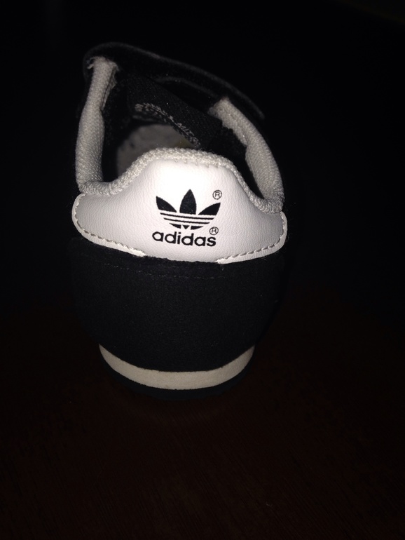 Кроссовки Adidas.