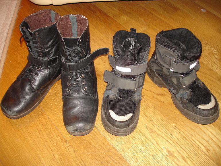 Отдам туфельки д/д 25 р-р, пакет д/д 0-3 мес, ботинки (зима) д/м 34 р-р, валенки 17 см,рез.сапожки 25 и 26 р-р, Каховская/Севастопольская