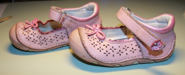 Отдам пакет д/д 0-3 мес,туфельки д/д 25 р-р и рез.сапожки 25 и 26 р-р, Каховская/Севастопольская