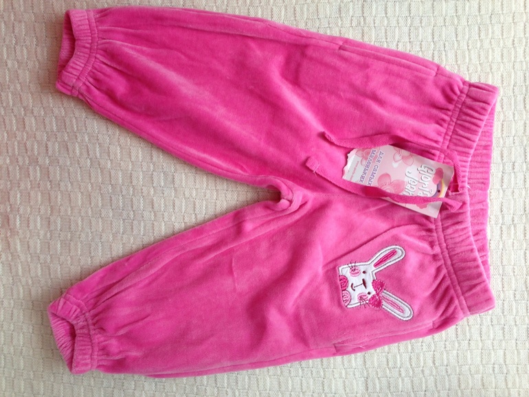 Новый велюровый костюм д/д 9-12 мес. 500 руб