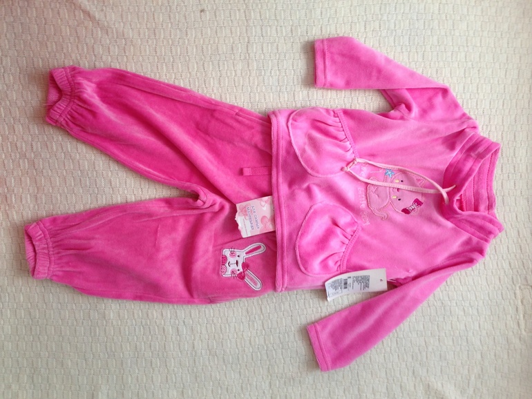 Новый велюровый костюм д/д 9-12 мес. 500 руб