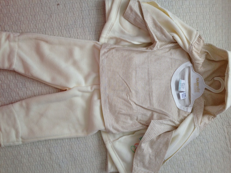 Новый костюм 6-9 мес. 600 руб