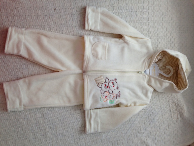 Новый костюм 6-9 мес. 600 руб