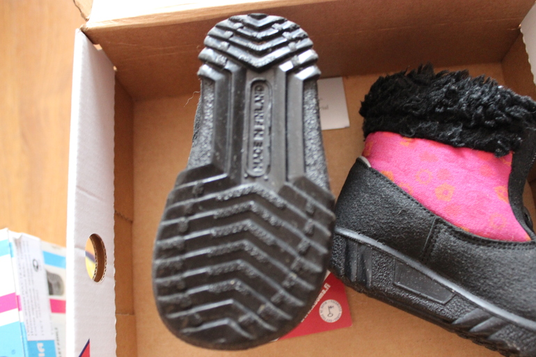 На девочку и мальчика от 18 д0 22 р-ра. Б\у и есть новые.Обновила 15.04.