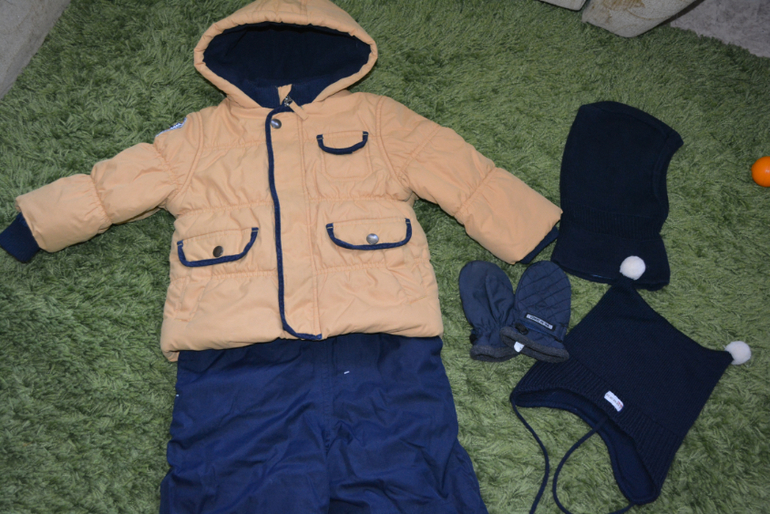 Комплект Mothercare+шапка Kerry+шлем+варежки на 1-1,5 года. Состояние отличное! Все за 2800.