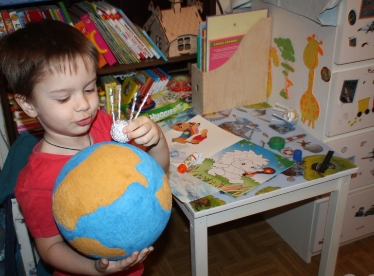 Поделка на день космонавтики)))