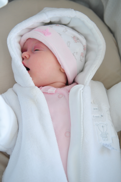 Василисе 2,3 месяца!